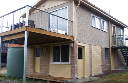 Coles Bay Cottage | Relax at Pebble Shack with Ocean Views and Family-Friendly Amenities
