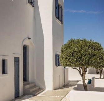 Aliki House | Pebble Summer House: Family-Friendly Oceanfront Escape