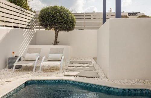 Aliki House | Pebble Summer House: Family-Friendly Oceanfront Escape