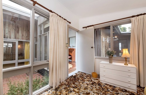 Flinders House | Experience Oceanfront Bliss at Pebble Views by Property Mums