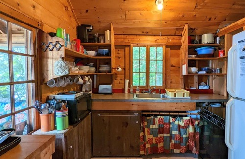 Laconia Cabin | Discover Pebbles Cottage on Lake Winnisquam - 10/10 Stay!
