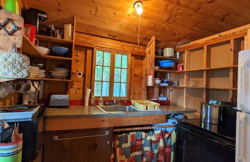 Laconia Cabin | Discover Pebbles Cottage on Lake Winnisquam - 10/10 Stay!