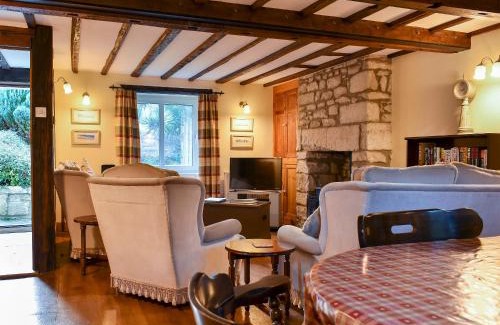 Portland House | Exceptional Pebbles Hotel: Guest Rated 9.8, Pet Friendly Stay