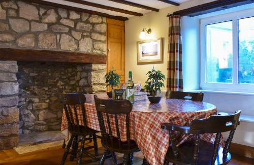 Portland House | Exceptional Pebbles Hotel: Guest Rated 9.8, Pet Friendly Stay