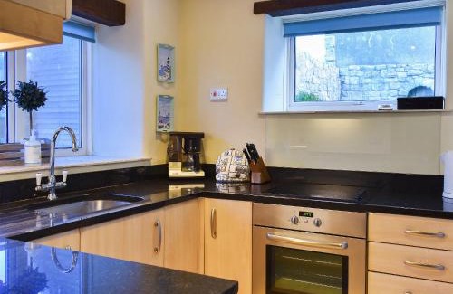 Portland House | Exceptional Pebbles Hotel: Guest Rated 9.8, Pet Friendly Stay