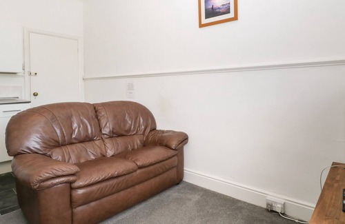 Weston-super-Mare Apartment | PEBBLES, pet friendly, character holiday cottage in Weston-Super-Mare