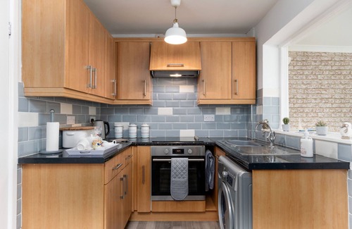 Llanddulas Cottage | Welcoming Pebbles Reach Cottage: Family and Pet-Friendly Stay