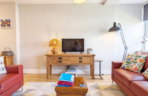 East Wittering House | Pebblestone: Family-Friendly Retreat with 9/10 Guest Rating