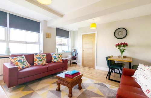 East Wittering House | Pebblestone: Family-Friendly Retreat with 9/10 Guest Rating
