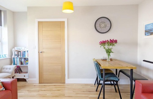 East Wittering House | Pebblestone: Family-Friendly Retreat with 9/10 Guest Rating