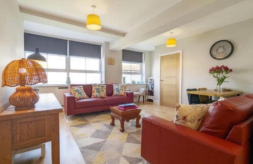 East Wittering House | Pebblestone: Family-Friendly Retreat with 9/10 Guest Rating