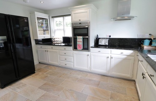 Wickhamford Cottage | Experience Pebworth Cottage: Rated 10/10 with Family Amenities