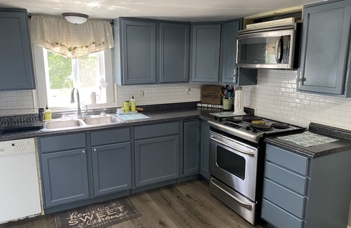 Wanette House | Pet Friendly Pecan Hill Cottage with Pool & Breakfast