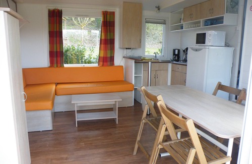 Le Buisson-de-Cadouin House | Pet-Friendly Pecan y Mobile Home with Pool & Breakfast