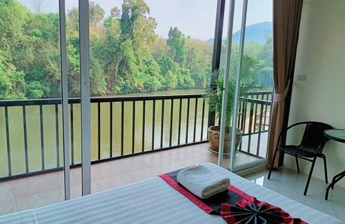 Tha Sao Resort | Relax at Pechmaneekan Beach Resort with Pool & Family Amenities