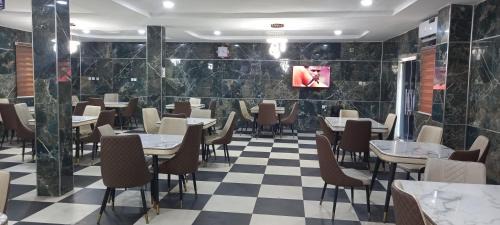 Mosogar Hotel | Discover Pecos Place Hotel & Suite: Family-Friendly Retreat