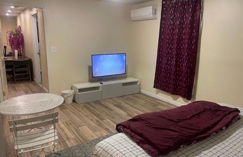 Ampere Apartment | Exceptional Stay at Peculiar 96 - Child Friendly & Rated 10/10