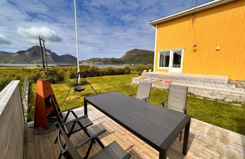 Vestvagøy House | Cozy PederStua: Classic Fisherman's Retreat in Lofoten