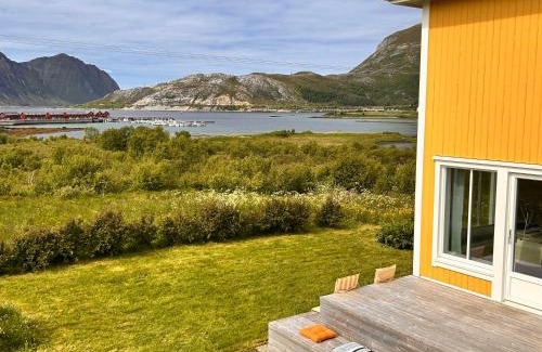 Vestvagøy House | Cozy PederStua: Classic Fisherman's Retreat in Lofoten