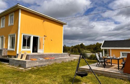 Vestvagøy House | Cozy PederStua: Classic Fisherman's Retreat in Lofoten