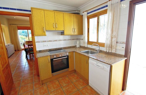 El Portet Villa | Relaxing Pedro 6: Oceanfront Holiday Home with Pool