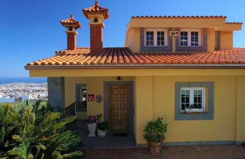 Telde House | Pedro's House: Breathtaking Views and 10/10 Guest Ratings