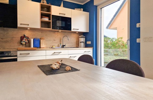 Peenemuende Apartment | Peenemünde Retreat: Guest Rated 10/10 with Ocean Views