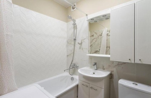 Leisi Apartment | Child-Friendly Peep Apt: Your Perfect Family Getaway