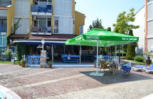 Sunny Beach Apartment | Peevi Apartments Elit 1: Oceanfront Retreat with Pool