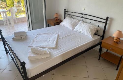 Artemisio Apartment | Pet-Friendly Pefki Apartment 6 for Families and Travelers