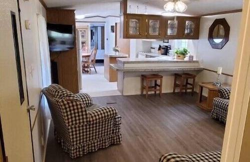 Connellsville House | Guest Rated 10/10 at Peggy's Guest Hideaway with Kitchen