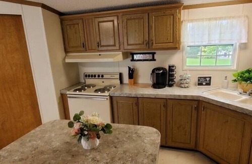 Connellsville House | Guest Rated 10/10 at Peggy's Guest Hideaway with Kitchen