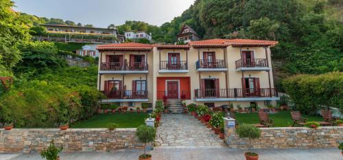 Papa Nero Hotel | Pelagos Hotel: Oceanfront Bliss with Perfect 10 Reviews