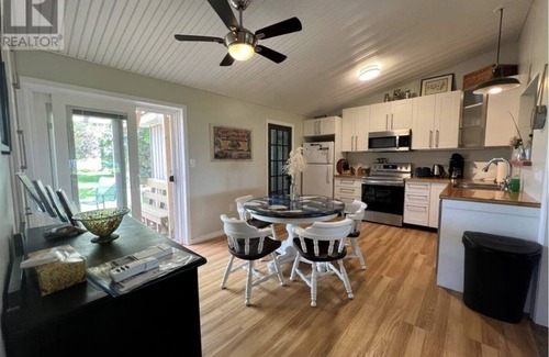 Kingsville House | Pelee Island Escape - Waterfront Views & Pet-Friendly Stay