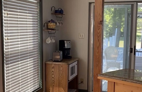 Kingsville Cottage | Discover Pelee Northshore Inn: Pet-Friendly Lake View Retreat