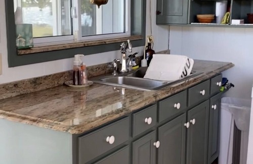 Kingsville Cottage | Discover Pelee Northshore Inn: Pet-Friendly Lake View Retreat