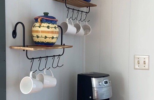 Kingsville Cottage | Discover Pelee Northshore Inn: Pet-Friendly Lake View Retreat