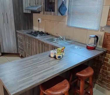 Bloemfontein Apartment | Discover Pelgrimsrus: Family-Friendly Getaway with High Ratings