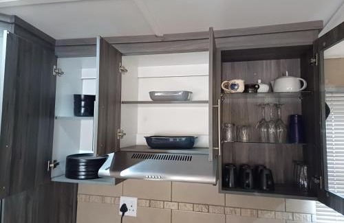 Bloemfontein Apartment | Discover Pelgrimsrus: Family-Friendly Getaway with High Ratings