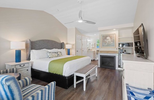 West Harwich Hotel | Discover Pelham on Earle: Ocean View & Poolside Relaxation