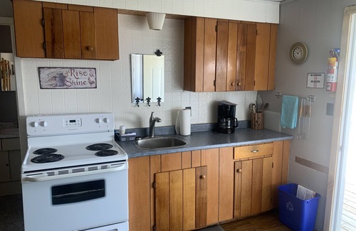 Lavigne Cottage | Cozy 3 Bedroom Lake Front Cottage with Breakfast & Pets Welcome