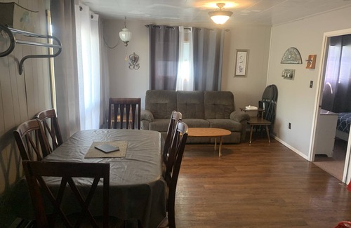 Lavigne Cottage | Cozy 3 Bedroom Lake Front Cottage with Breakfast & Pets Welcome