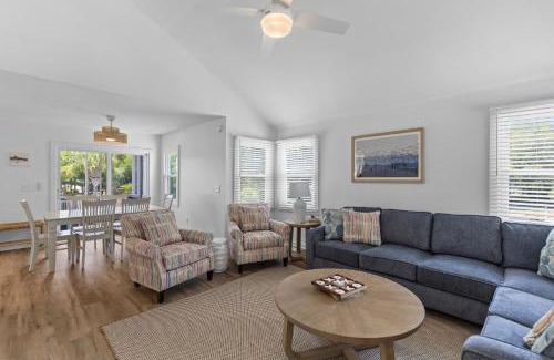 Pelican Bay House | Pelican Bay 13 - Cozy Beachside Retreat with Pool Access