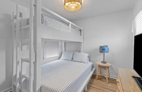 Pelican Bay House | Pelican Bay 13 - Cozy Beachside Retreat with Pool Access