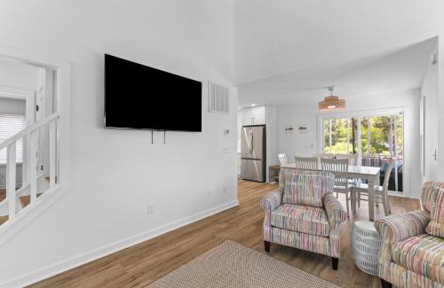 Pelican Bay House | Pelican Bay 13 - Cozy Beachside Retreat with Pool Access