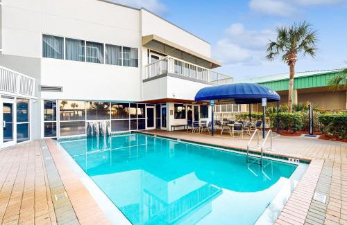 Destin Apartment | Oceanfront Pelican Beach Resort with Family-Friendly Amenities