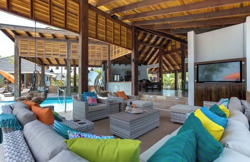 Placencia House | Pelican: Beachfront Cabana with 2 Queen Beds on Private Island