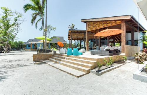 Placencia House | Pelican: Beachfront Cabana with 2 Queen Beds on Private Island