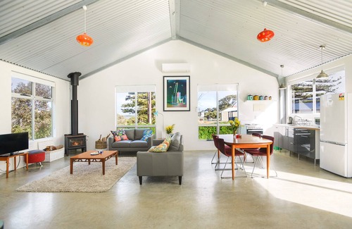 Goolwa North House | Relax at Goolwa Pelican: Pet-Friendly Riverside Retreat