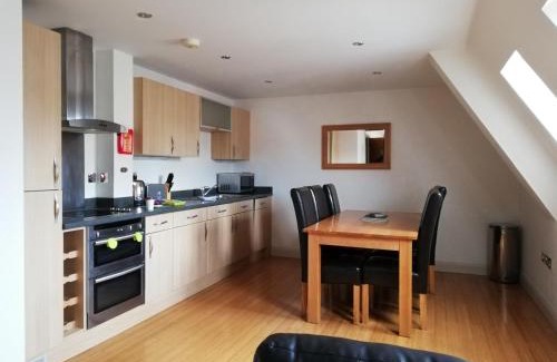 Newbury Apartment | Exclusive Pelican House: Contemporary Stay with Child-Friendly Amenities
